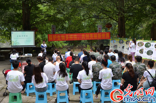 437ccm必赢国际官方网站师生助力直播带货 江津柿子村2小时获赞8.4万